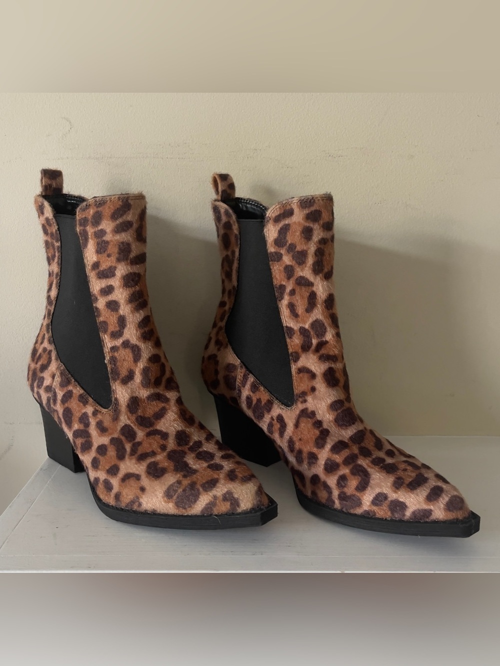 DV by Dolce Vita Jerico A Leopard Print Chelsea Bootie in Tan and Brown NWOB 6.5 - Picture 4 of 8